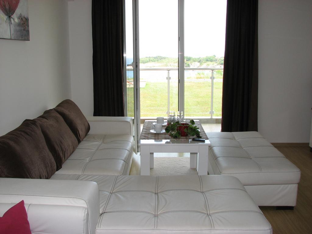 Two-Bedroom Apartment Donika ซาเรโว ภายนอก รูปภาพ