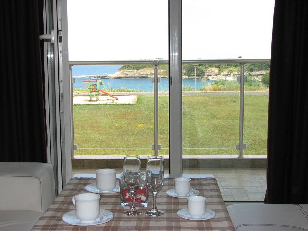Two-Bedroom Apartment Donika ซาเรโว ภายนอก รูปภาพ