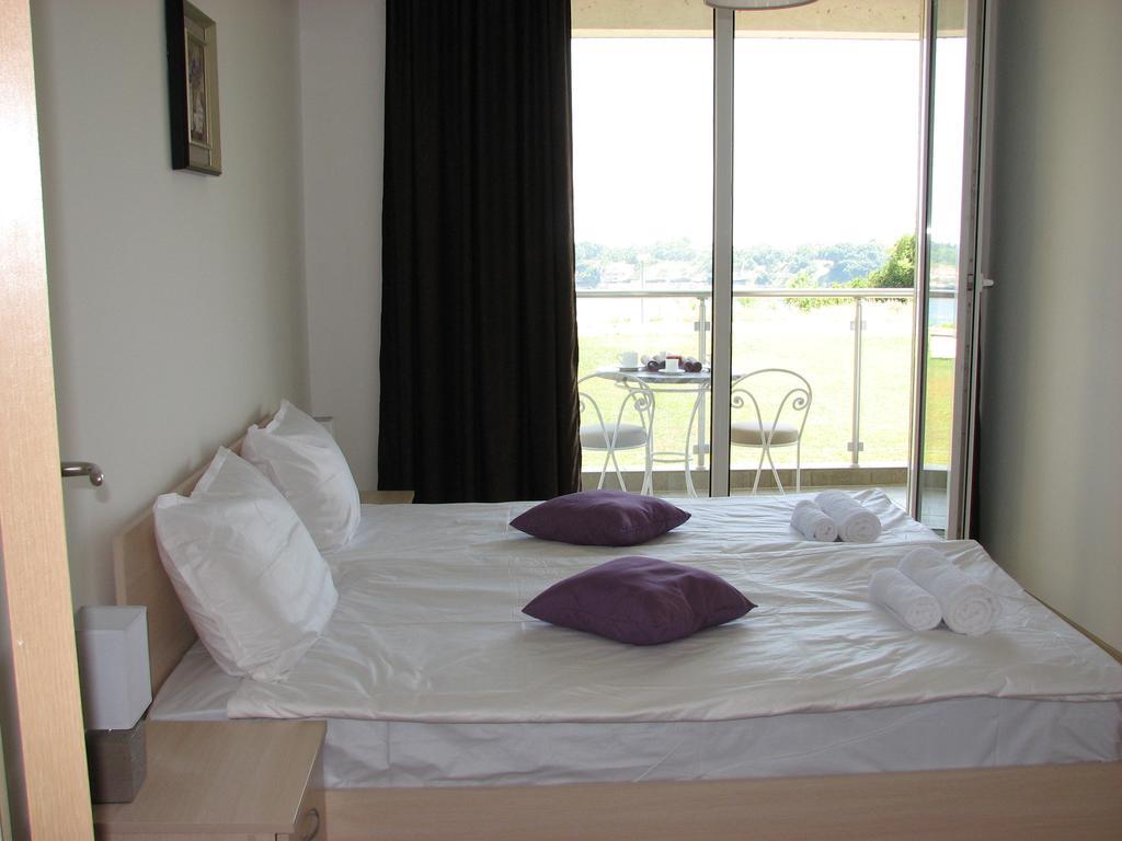 Two-Bedroom Apartment Donika ซาเรโว ภายนอก รูปภาพ