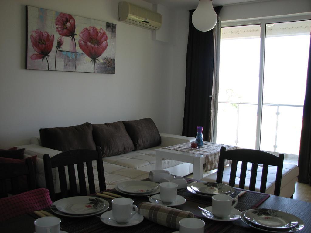 Two-Bedroom Apartment Donika ซาเรโว ภายนอก รูปภาพ