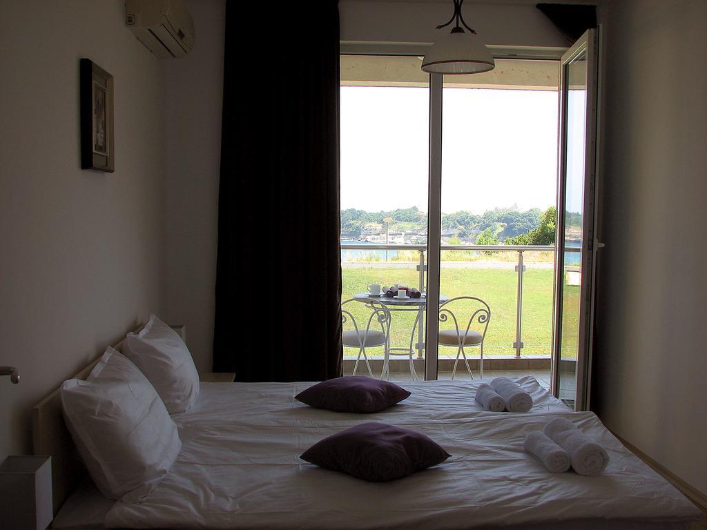 Two-Bedroom Apartment Donika ซาเรโว ภายนอก รูปภาพ