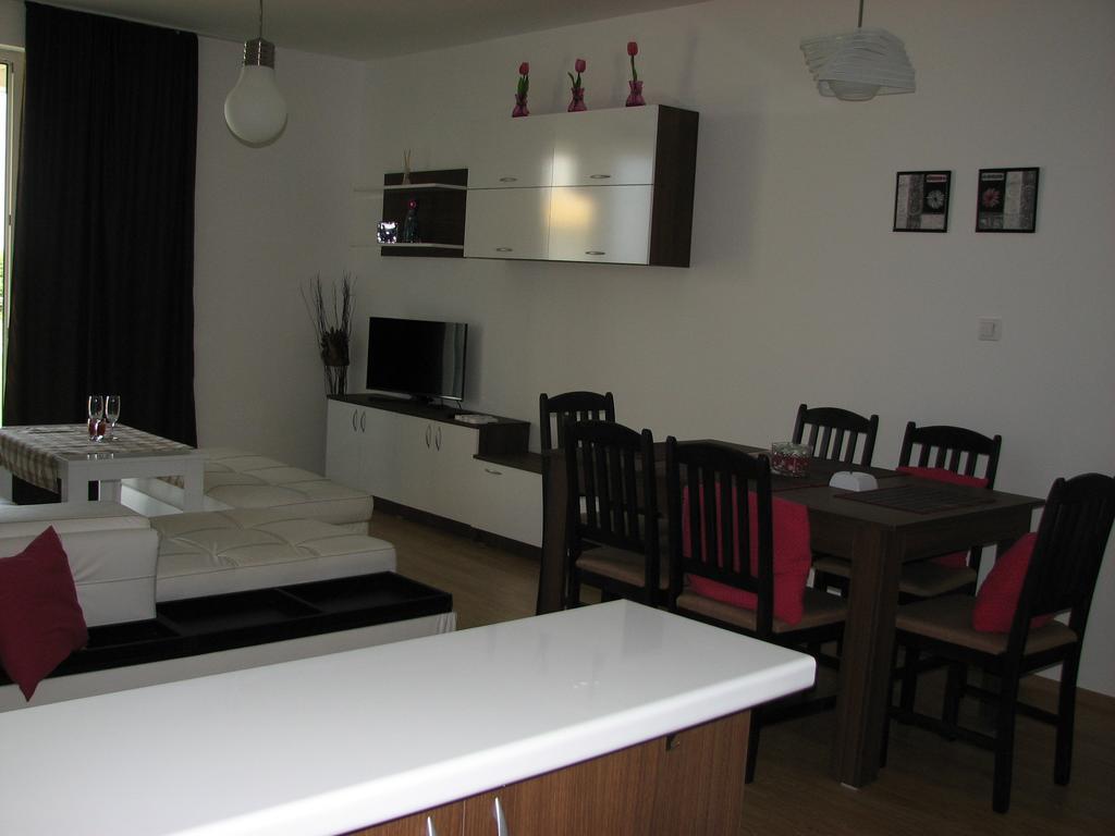 Two-Bedroom Apartment Donika ซาเรโว ภายนอก รูปภาพ